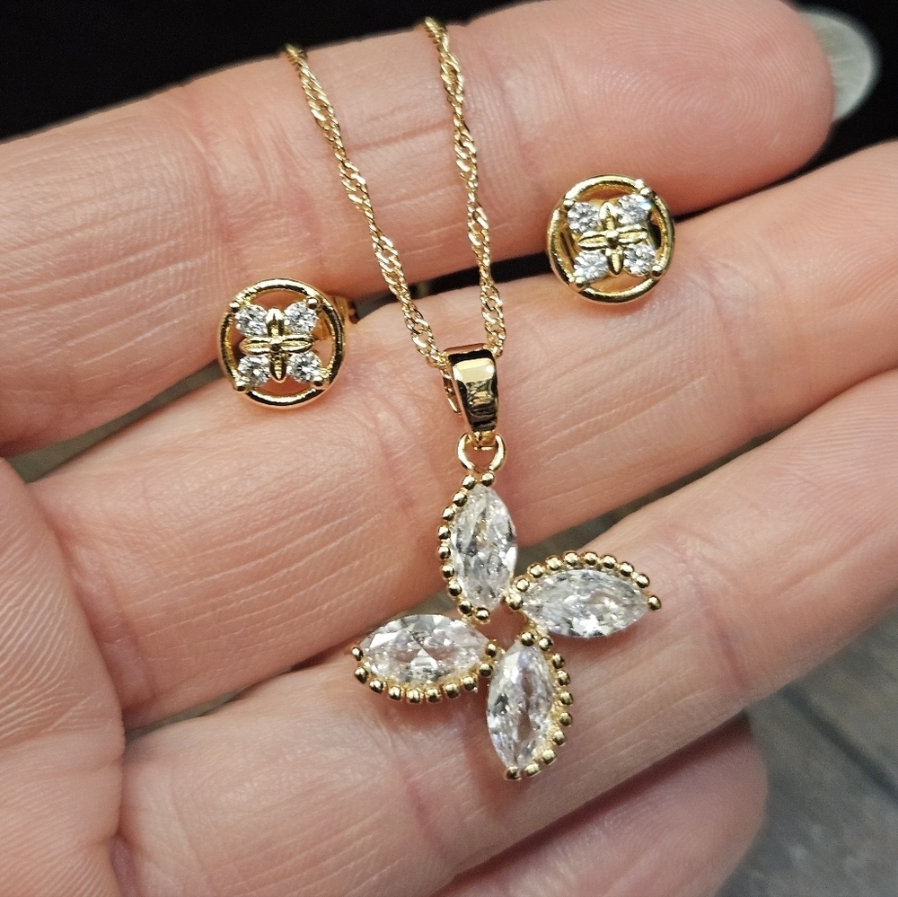 NEW Pendant & Earring Set - Picture 1 of 14